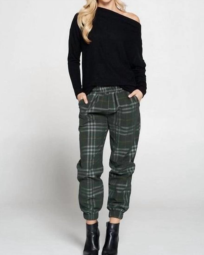 Front of a model wearing a size Large Large Pattern Plaid Jogger With Pockets in Olive in Olive by reneec.. | dia_product_style_image_id:338239